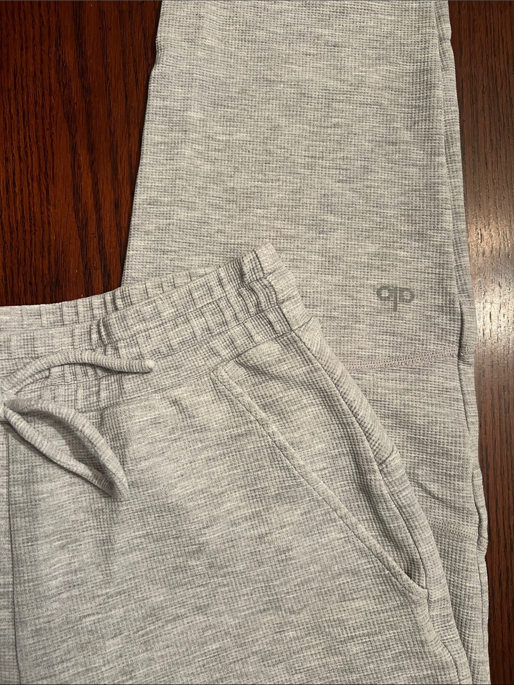 Alo Women’s Light Gray Joggers - Picture 4 of 4